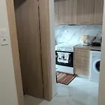 Hall Apartment *
